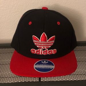 Adidas snap back hat